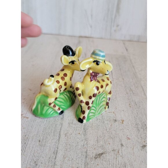 Japan ceramic giraffe salt pepper shaker miniature set decor vintage - Picture 2 of 7